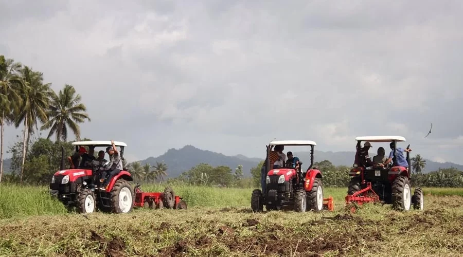 Here are the best practices when using tractors for land preparation in Togo